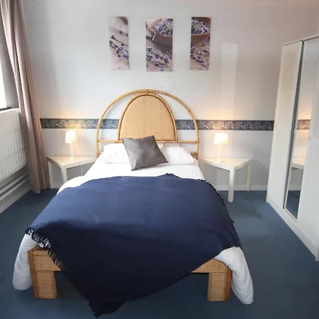 Riverside Mansion Semesterbostad